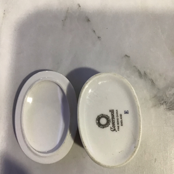 VINTAGE Caverswall Fine Bone China Butterfly Floral Trinket Box - Picture 6 of 7